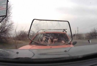 Kifejelt szélvédő lett a lazaság büntetése