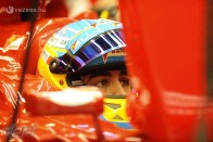 F1: Alonso fél az esőben 12