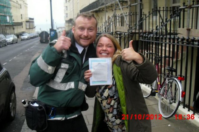 Lefotózta magát áldozataival a parkolóőr