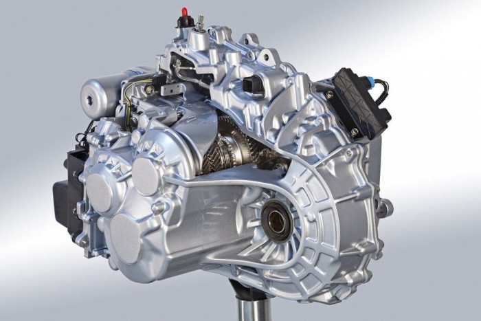 Kiszivárgott az Opel titka 3 | Vezess Jól látszik a baloldali házoldalon a három tengely ágyazása, valamint a túloldalon a kapcsolószerkezet