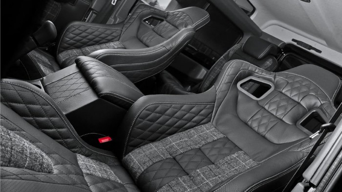 A terepjáró, ami sportkocsinak hiszi magát 7 | Vezess Korrekt kagylóülések steppelt angol szövettel. Akár hátra is kérhetők ilyen ülések.