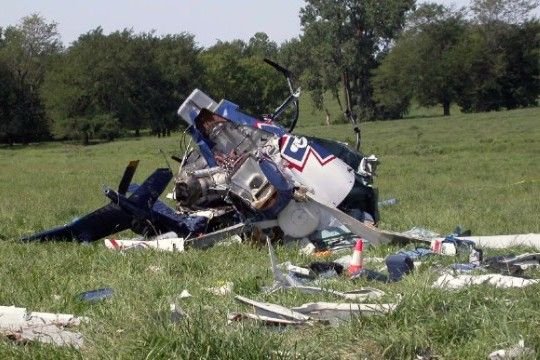 SMS-ezett a pilóta, lezuhant a helikopter