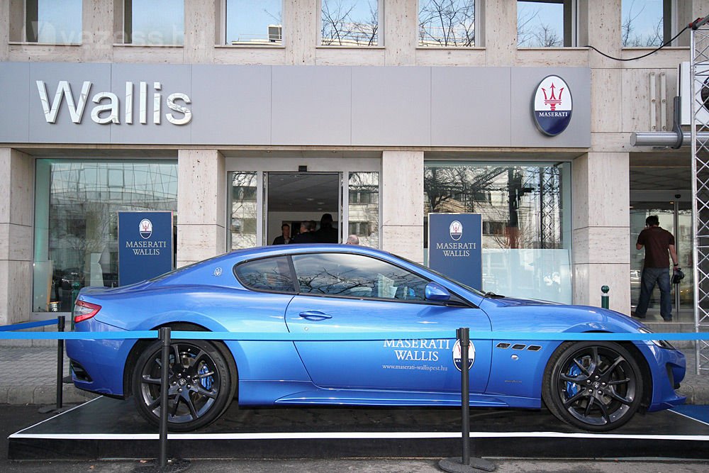 Kemény fába vágta fejszéjét a Maserati. Jelenlegi 5-6 ezer darabos eladásait 2015-re megtízszerezné. Új modellek jönnek, és megnyílt a hazai Maserati szalon is Újpesten.