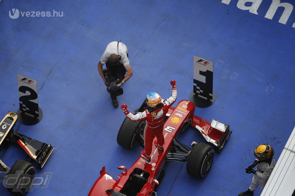 F1: Alonso nyerte a kínai gumicsatát 28