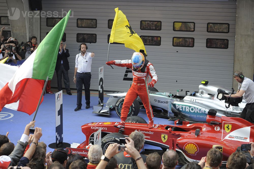 F1: Alonso nyerte a kínai gumicsatát 5