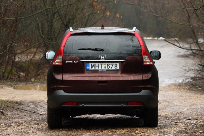 Csak a színe hagy nyomot: Honda CR-V 10 | Vezess Csomagtartója 589 és 1146 liter között variálható