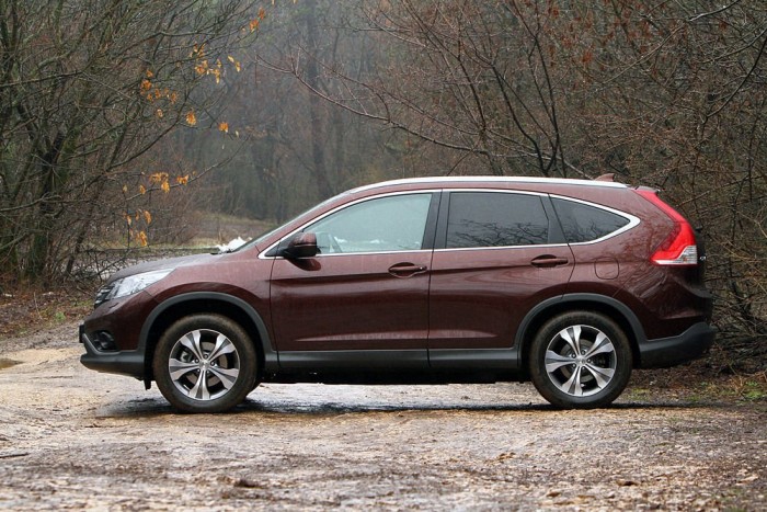 Csak a színe hagy nyomot: Honda CR-V 6 | Vezess Állítólag kategóriájánakl legáramvonalasabb képviselője a CR-V