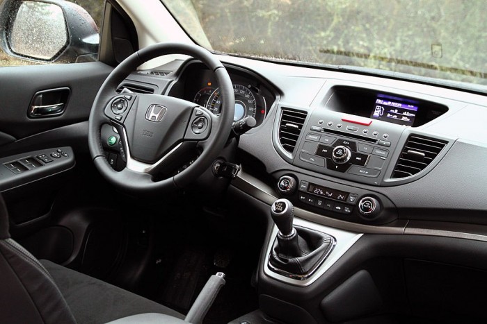 Csak a színe hagy nyomot: Honda CR-V 7 | Vezess Kényelmes, puha, otthonos a belső