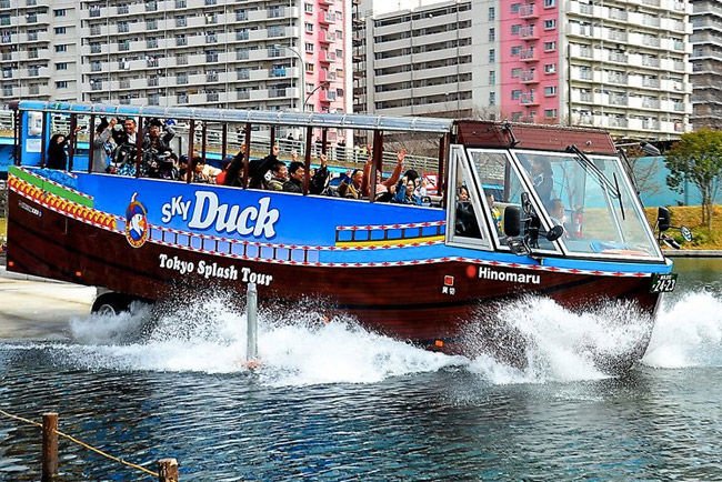 Kétéltű járművekkel csobbannak a japánok