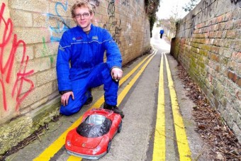 Harminchárom centi széles sáv autóknak