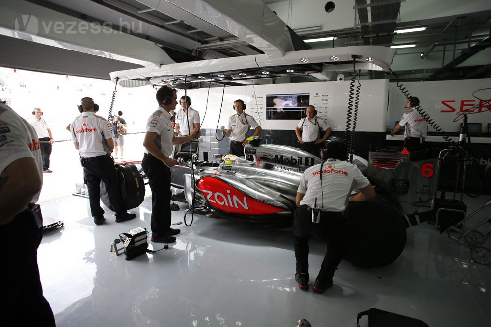 F1: A McLaren szenved a sivatagban 12