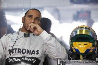 F1: Hamilton füllentett a kidobásról? 43