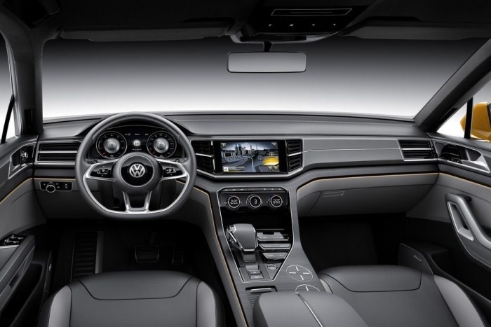 Ez lehet az új VW Touareg 6 | Vezess Hibrid üzemben az átlagfogyasztás 3,0 liter, de ha lemerült az akku, akkor is 6,9-es átlagot ígér a gyár. A hatótávolság megközelíti az 1200 kilométert