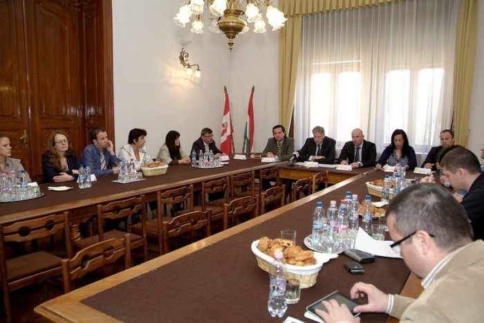 Sajtótájékoztató a döntésről 