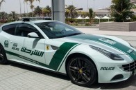 Ferrarit is kaptak a dubaji rendőrök 7
