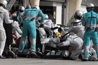 F1: A Mercedes nem bírja a meleget
