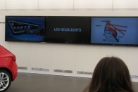 A LED-es fényszórókat is elsütötték még egyszer, már az ötajtós Leonnál is büszkélkedtek velük