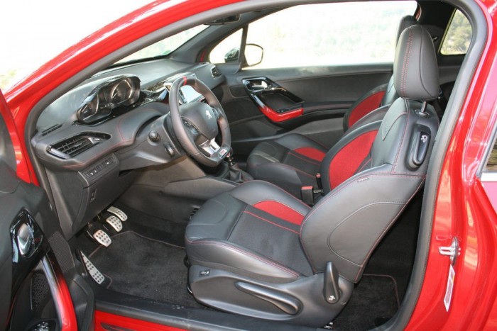 Remek tartású, de még hosszabb úton is kényelmesek az ülések