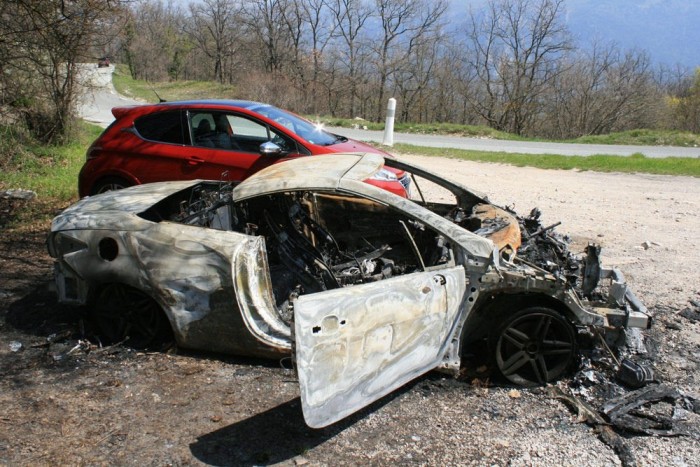 Ha sietni kell a kozmetikushoz 66 Hopp, egy leégett rokon. A képre kattintva közeli képeket nézegethet a GTi mellett a 307 CC maradékáról is
