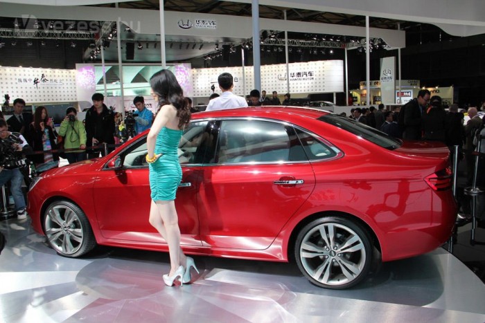 Mennyire olcsók a kínai autók? 8 Innen elég BMW-s a Chery Alpha7. Lopni a helyiek meggyőződése szerint nem bűn, ihletet meríteni pláne nem az