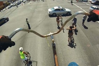 Totál őrület: Két emelet magas bringa