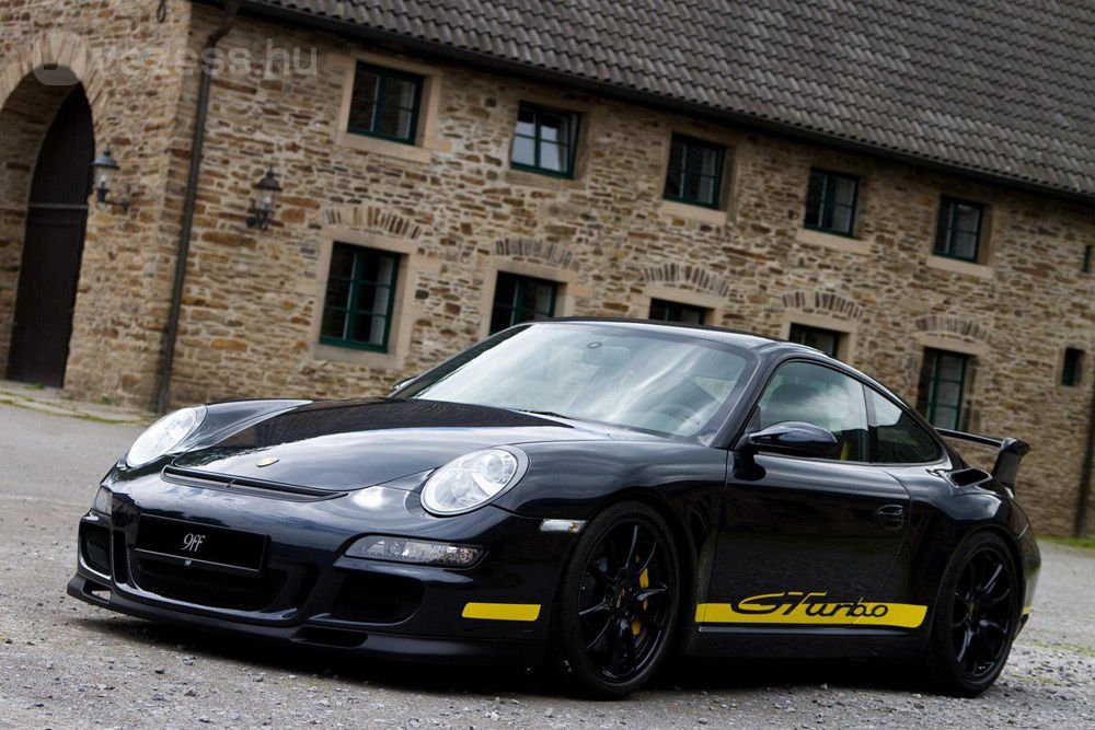 6. 9ff GT2 Turbo 1200, 414 kilométer/óra. 1000 köbcentiből 300 lóerő: literteljesítményben meghökkentő értéket mutat a négyliteres és 1200 lóerős tuningautó. A 997-es kódú Porsche 911 ebben a verzióban pont olyan elborult lövedék, amire a 9ff-től számítunk