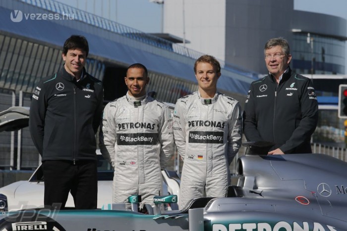 F1: Nem cserélik le Ross Brawnt