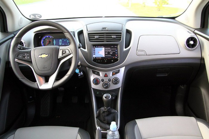 A kétszínű kárpit sokat javít a beltér hangulatán