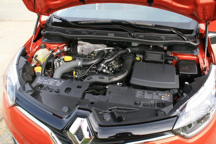 Éljen! Visszatér a mosható üléshuzat! 5 Ez itt a 120 lóerős benzines motor, amely a legizmosabb a kínálatban. A teljesítmény helyett a takarékosságra koncentráltak