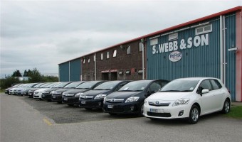 Kevesebb a visszahívás, több a hibás autó