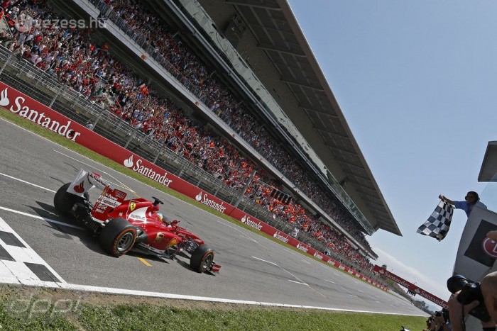 F1: A Ferrari is kiakadt a gumikon 1