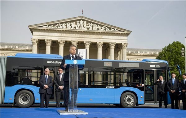 Nehéz becsukni az új Merci-buszok ajtaját 5