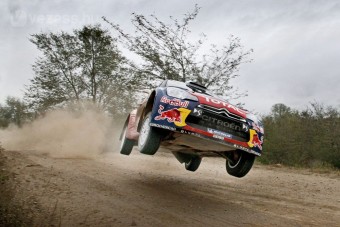 Loeb a nyolcadikra hajt