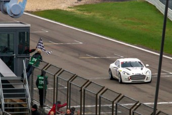 Hidrogénnel körbe a Nürburgringen