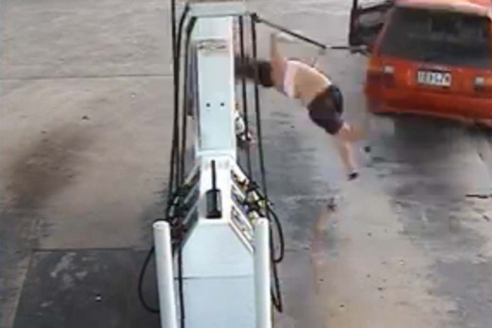 Életveszélyt okozott a benzintolvaj páros