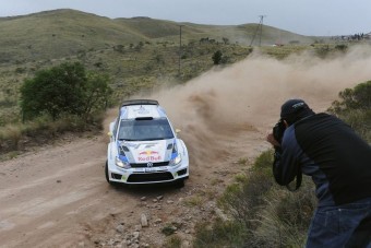 Ogier veri Loeböt Argentínában