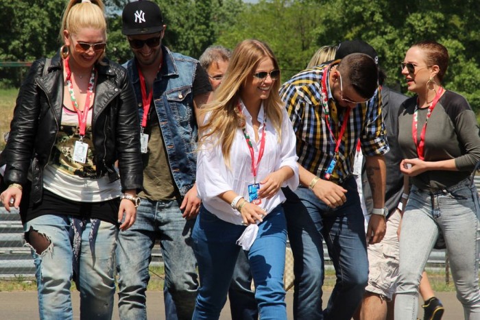 Fotók a Hungaroringről 12 Tóth Gabi és a Király family bandukol vissza elégedetten