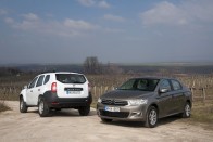 Tesztünk kritériumai szerint a Citroënnél kapunk jobb autót a pénzünkért. Ám egy átlagos vásárlónak a praktikusabb csomagterű, rossz úton jobban boldoguló Duster érdekesebb lehet