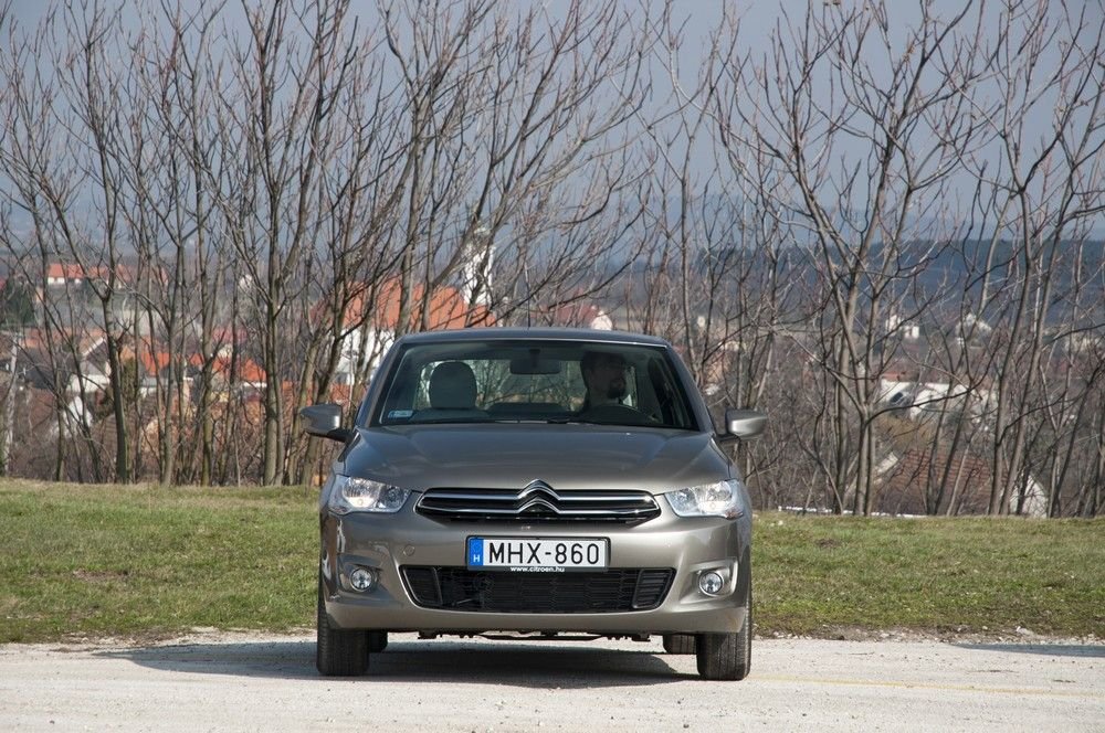 A kínálat legjobb motorja egyben a legolcsóbb is, az 1,6 HDi dízel bő egy literes fogyasztáskülönbségén nem jön vissza a felára, az 1,6-os benzines pedig nem annyival megy jobban, amennyivel többet fogyaszt városban