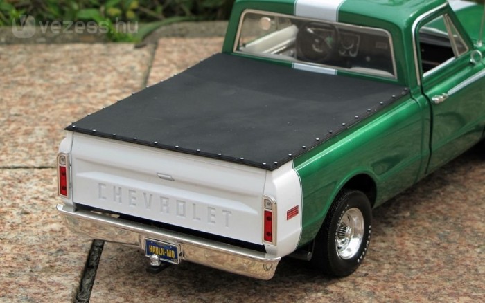 Tenyérnyi trágyahordó: Chevrolet Pickup 1 ... amit akár le is fedhetünk a szépen kidolgozott takaróelemmel