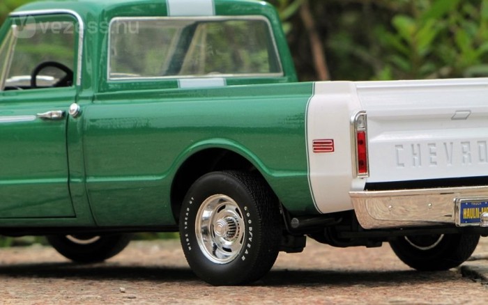 Tenyérnyi trágyahordó: Chevrolet Pickup 3 Szépek a felnik és a lámpák is, egyedül a sorjás kipufogó lóg ki a képből