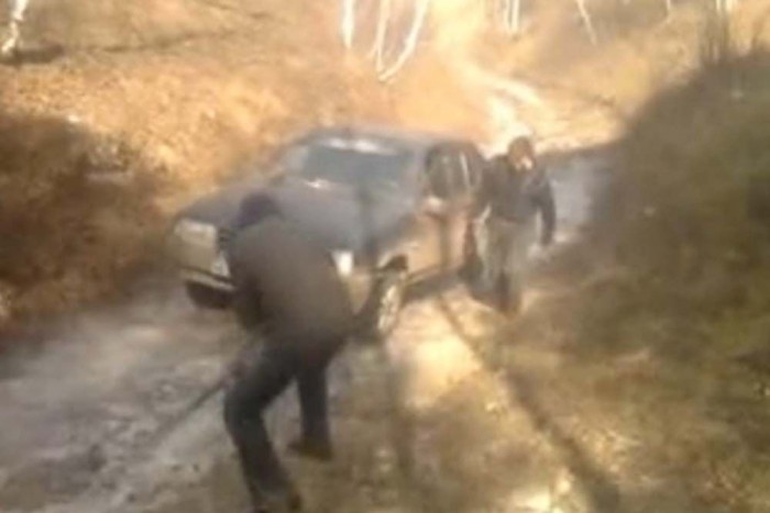 Lada bukfenc a partoldalon