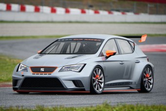 Pályaversenyautót épít a SEAT