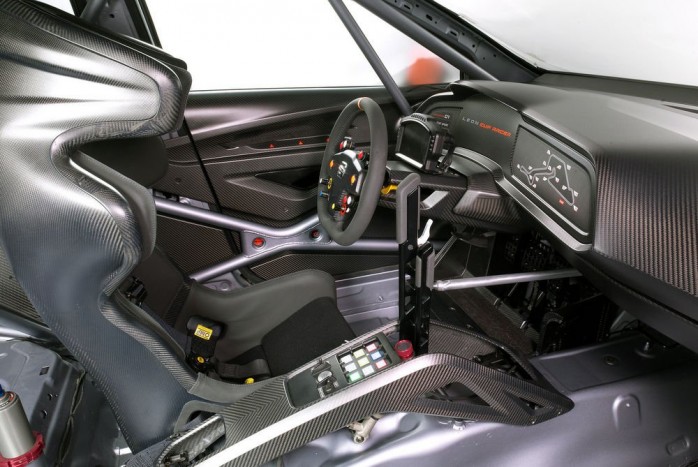 Pályaversenyautót épít a SEAT 7 | Vezess Pályaversenyautót épít a SEAT 7