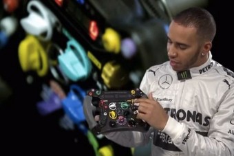 Így működik az F1-es kormány - videó