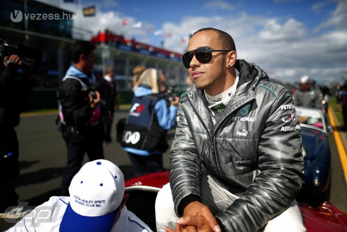 F1: Hamilton meglenne Alonsóval