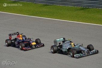 F1: A Mercedes nem is hajt Vettelre