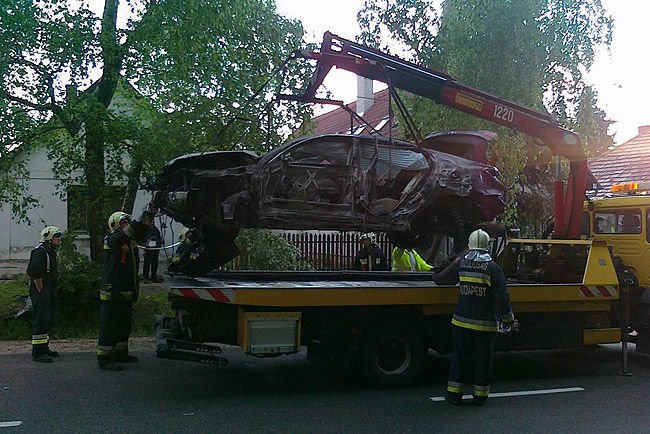 Száguldó Lexus pusztított Nagykovácsiban – videó