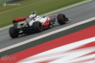 F1: A McLaren elájult Pereztől 32