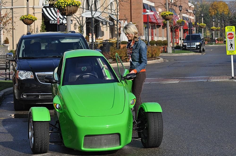 Elio: Autónak fura, másnak kicsi 4